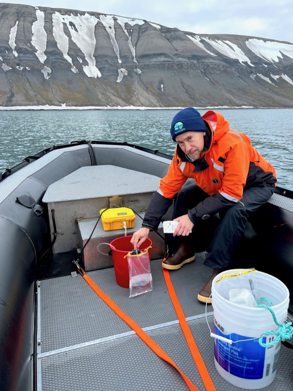 Former VIMS faculty member Dr. Emmett Duffy, now director of the Smithsonian’s Tennenbaum Marine Observatories Network, takes a water sample during eelgrass research in the Arctic archipelago of Svalbard. © Peter Carey.