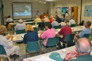 VIMS professor Kim Reece discusses algal blooms with master oyster gardeners during the TOGA refresher course at VIMS.