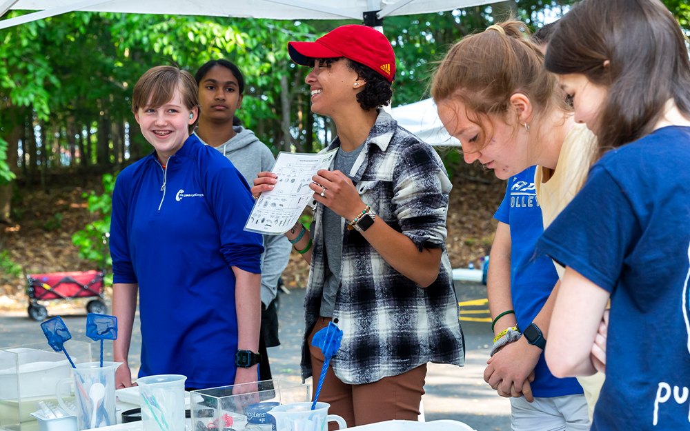 Landry leads a group of middle schoolers in a macroinvertebrate investigation.