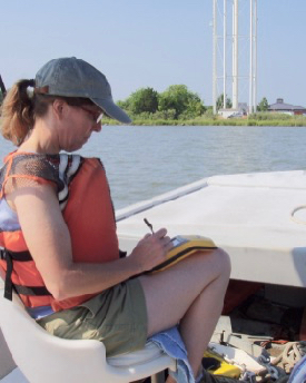 Tami Rudnicky of CCRM uses a hand-held GPS unit to tag GPS coordinates with the shoreline conditions she observes along the shoreline in Virginia© CCRM/VIMS.