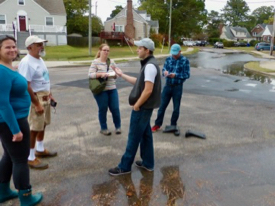 Dr. Derek Loftis discusses coastal flooding with Catch the King volunteer David Pezza and local resident Christina Laughlin as reporters Carrie Arnold and Jeremy Cox take notes. © D. Malmquist/VIMS.