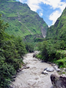 Greater rainfall is likely to intensify global warming by increasing microbes’ release of carbon dioxide into the atmosphere from soils in tropical drainage basins like that of the Kali Gandaki River, a tributary of the Ganges River in Nepal. © Dr. Valier Galy, WHOI.