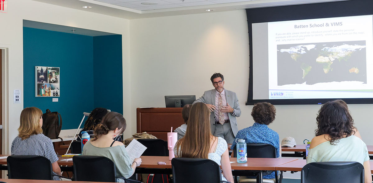 Batten School & VIMS Dean and Director Derek Aday welcomes students during their immersion semester orientation. Photo by Candace Johnson