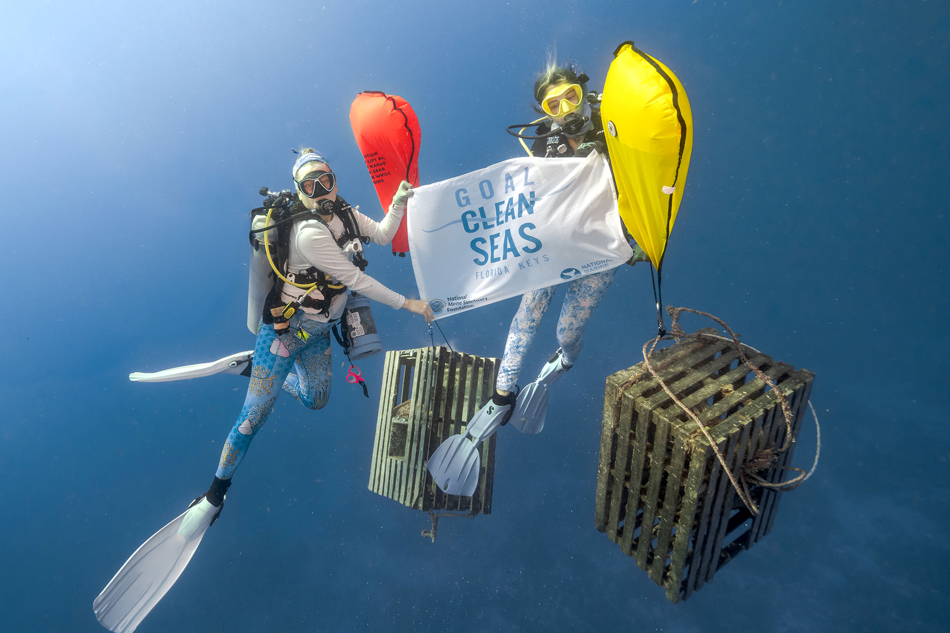 Divers with National Marine Sanctuary Foundation bring derelict spiny lobster traps to the surface using air-filled buoys. Photo by National Marine Sanctuary Foundation.